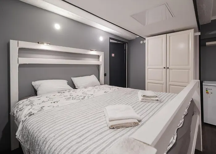 Islandijos Self Check-in Basement Apartment *